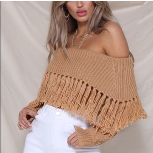 CLOSET CLOSING SALE‼️Gorgeous Fringe Sweater.